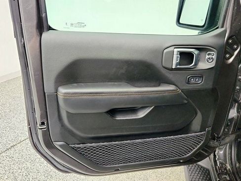 Used 2025 Jeep Wrangler Unlimited Sahara AWD/4WD image 10