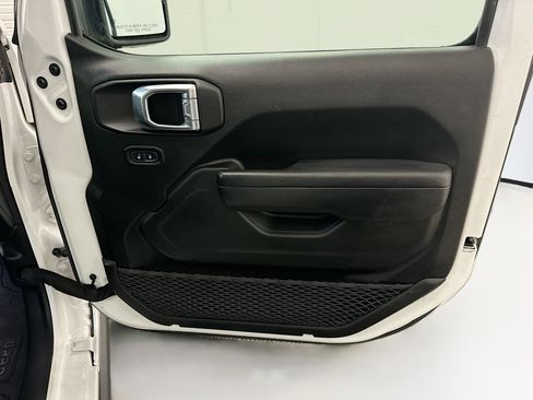 Used 2023 Jeep Wrangler Unlimited w/ Cold Weather Group image 33