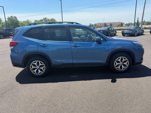 Used 2023 Subaru Forester Premium AWD/4WD image 6