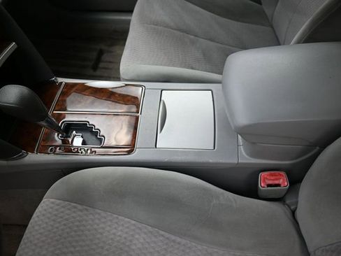 Used 2010 Toyota Camry LE image 18