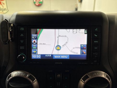 Used 2015 Jeep Wrangler Unlimited Rubicon image 27