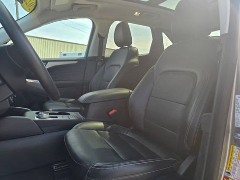 Used 2022 Ford Escape SEL w/ Technology Package FWD image 9