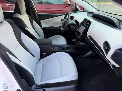 Used 2021 Toyota Prius L Eco FWD image 22