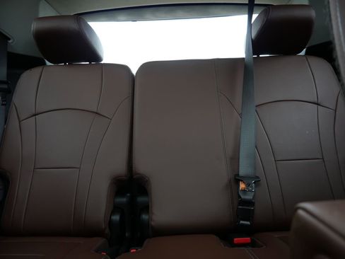 Used 2020 Buick Enclave Avenir w/ Avenir Technology Package FWD image 16