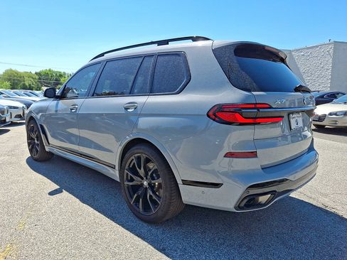 Used 2023 BMW X7 xDrive40i w/ M Sport Package AWD/4WD image 4