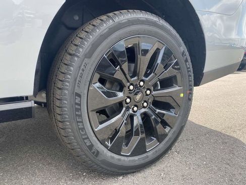 New 2025 Ford Expedition Max Platinum w/ Stealth Appearance Package image 9