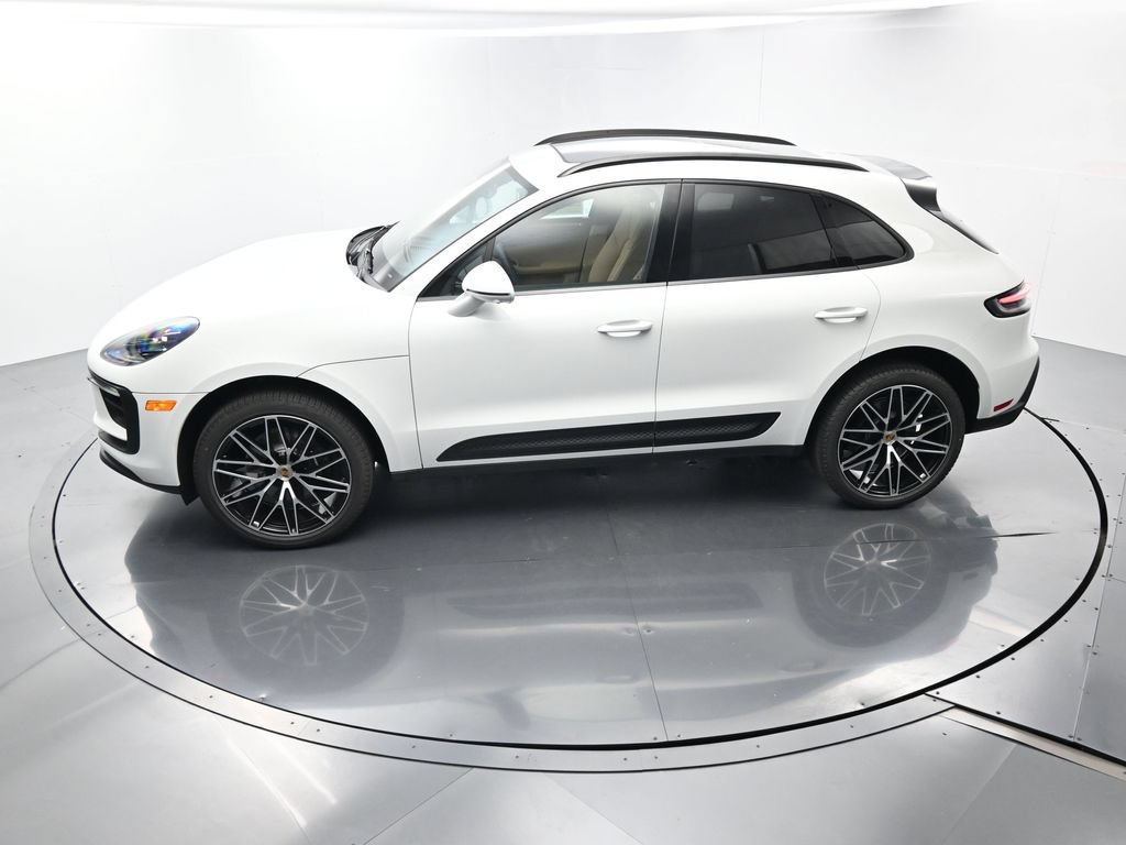 Certified 2026 Porsche Macan AWD/4WD image 12