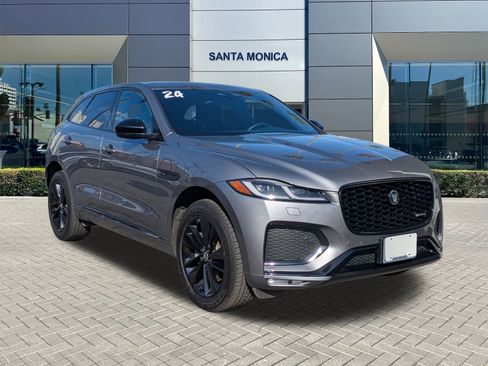 Used 2024 Jaguar F-PACE R-Dynamic S image 3