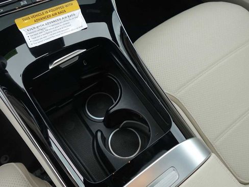 Used 2026 Mercedes-Benz GLC 300 4MATIC image 40