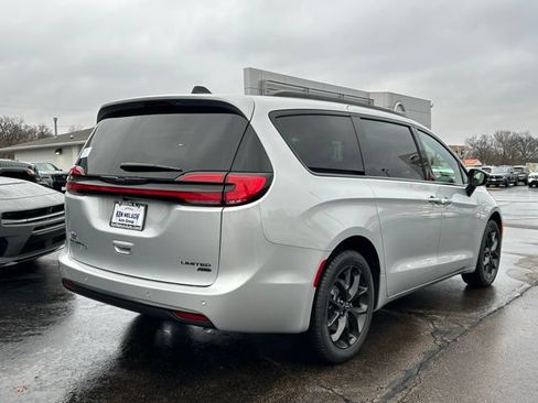 New 2026 Chrysler Pacifica Limited w/ S Appearance Package AWD/4WD image 11