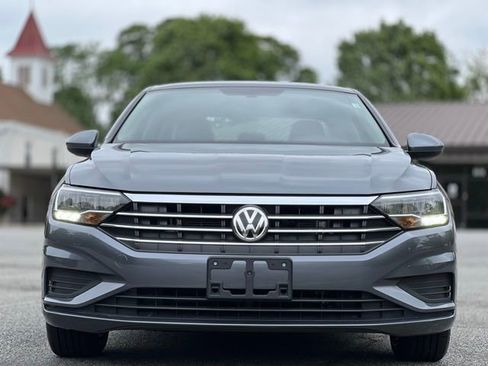 Used 2021 Volkswagen Jetta SE FWD image 2