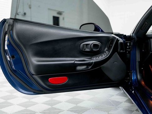 Used 2004 Chevrolet Corvette Z06 w/ Z06 Preferred Equipment Group image 43