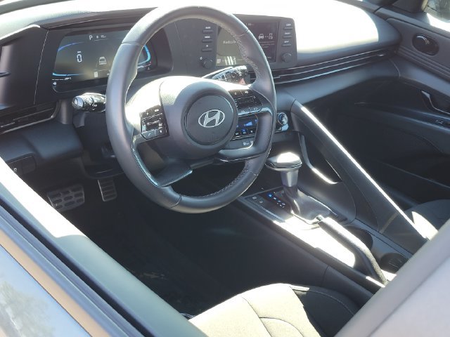 Used 2025 Hyundai Elantra Sport FWD image 5