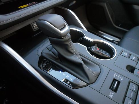 Certified 2026 Toyota Highlander XLE image 24