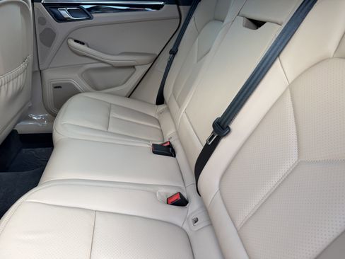New 2026 Porsche Macan image 18