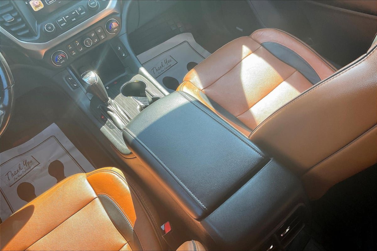 Used 2018 GMC Acadia SLT AWD/4WD image 10