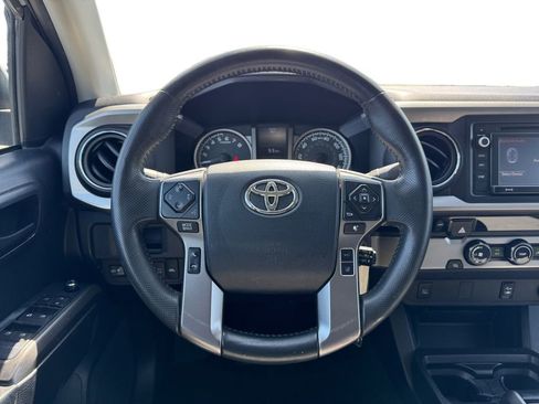 Used 2018 Toyota Tacoma SR5 w/ SR5 Appearance Package (SM) image 12