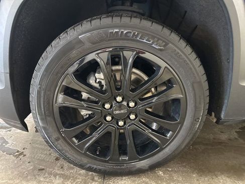 Used 2023 GMC Acadia SLE w/ Driver Convenience Package image 39