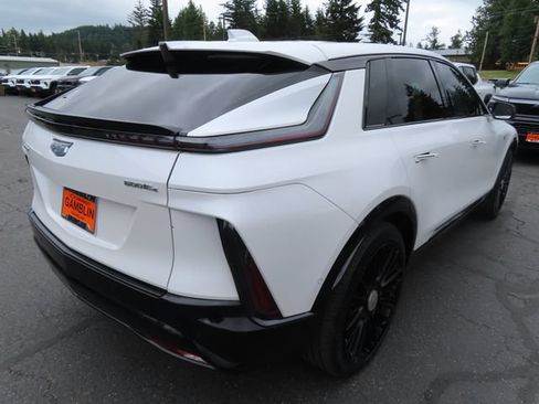 Used 2024 Cadillac Lyriq Sport AWD/4WD image 8