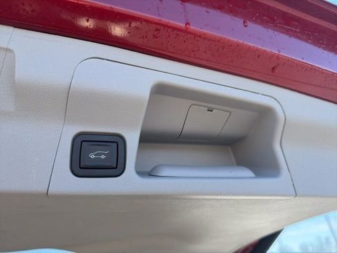 Used 2023 GMC Acadia SLT AWD/4WD image 12