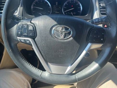 Used 2016 Toyota Highlander XLE image 17