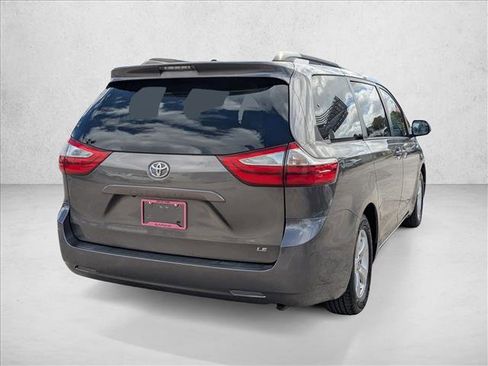 Used 2017 Toyota Sienna LE image 5