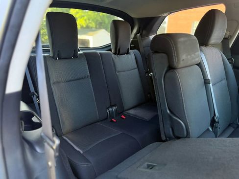 Used 2019 Nissan Pathfinder SV AWD/4WD image 15