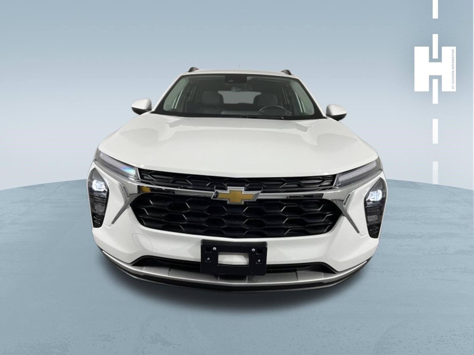 Used 2024 Chevrolet Trax LT w/ Driver Confidence Package FWD image 3