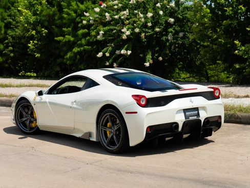 Used 2015 Ferrari 458 Speciale Coupe RWD image 26