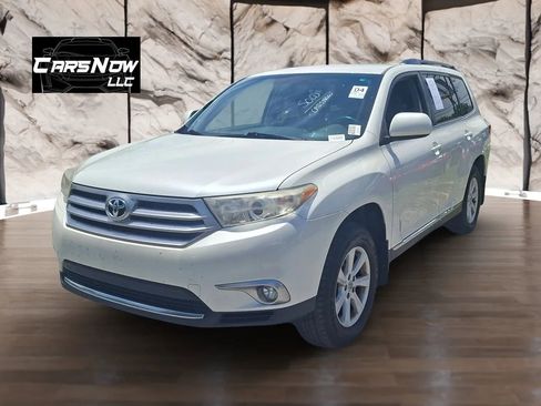 Used 2012 Toyota Highlander FWD w/ Tech Pkg image 3
