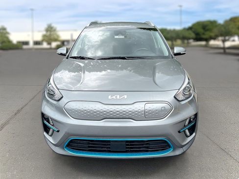 Used 2022 Kia Niro EX image 2