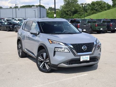Used 2021 Nissan Rogue SL FWD image 2