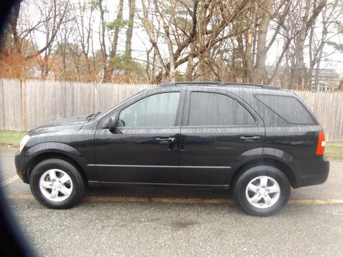 Used 2009 Kia Sorento LX AWD/4WD image 2