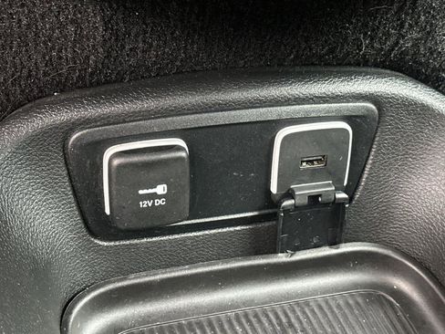 Used 2020 Chrysler Pacifica Limited w/ Advanced Safetytec Group image 29