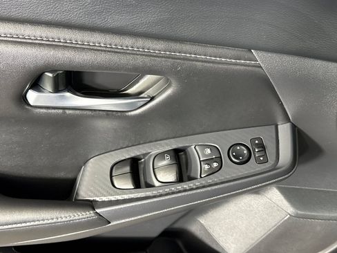 Used 2025 Nissan Sentra SV FWD image 8