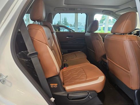 New 2026 Nissan Pathfinder Platinum w/ Cargo Package image 32
