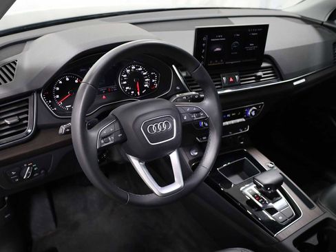 Used 2023 Audi Q5 2.0T Premium w/ Convenience Package image 4