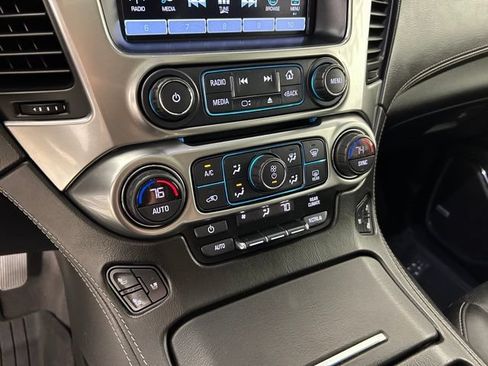Used 2019 Chevrolet Suburban Premier AWD/4WD image 32