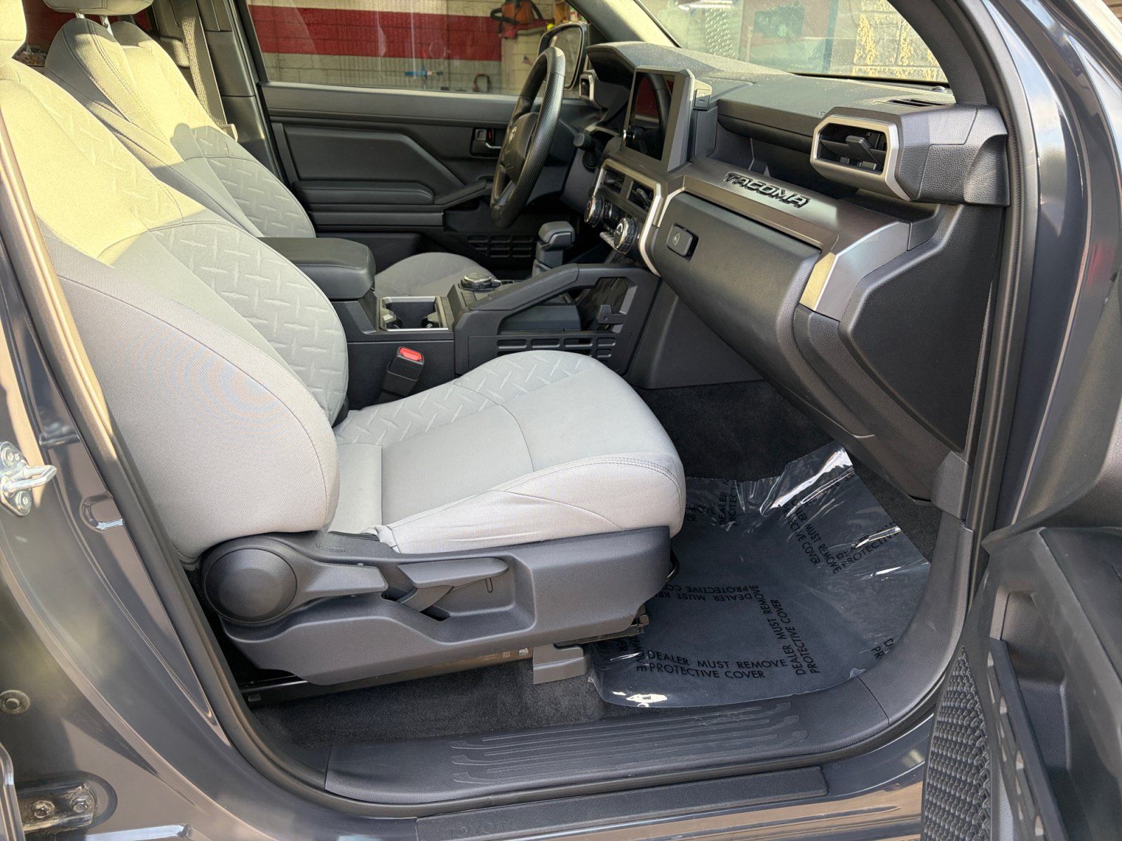 Used 2025 Toyota Tacoma SR5 AWD/4WD image 28