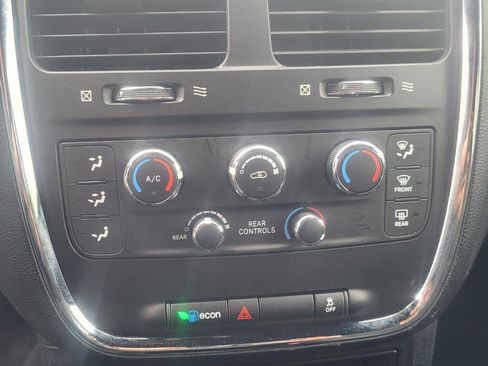 Used 2017 Dodge Grand Caravan SE FWD image 20
