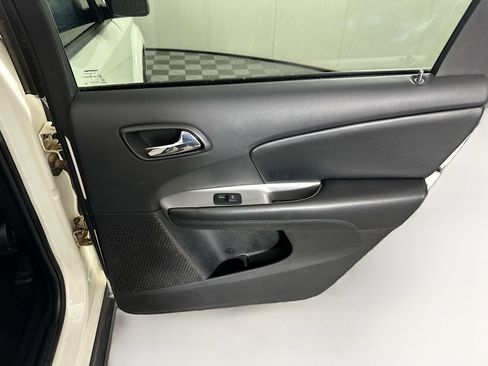 Used 2018 Dodge Journey SE w/ Popular Equipment Group FWD image 25