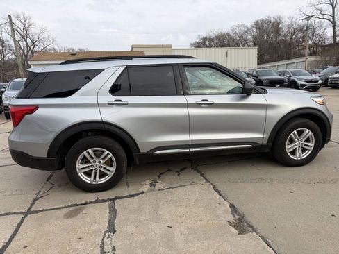 Used 2023 Ford Explorer XLT image 7