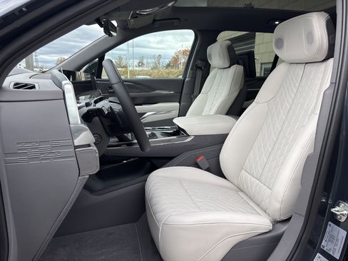 New 2026 Cadillac Escalade IQL Luxury image 28