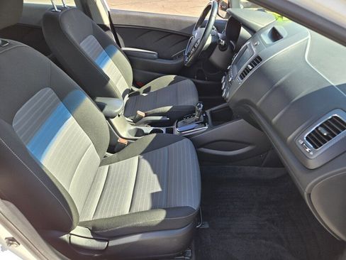 Used 2017 Kia Forte S w/ S Technology Package FWD image 16