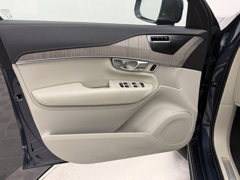 Used 2023 Volvo XC90 T8 Ultimate image 10