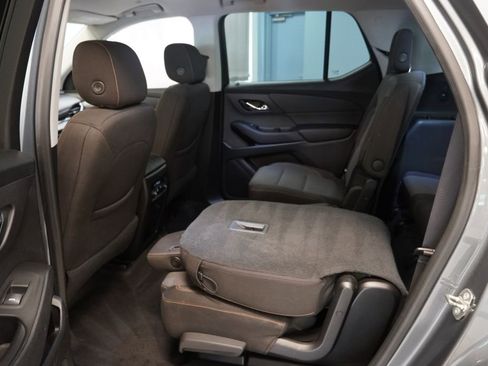 Used 2018 Chevrolet Traverse LT FWD image 19