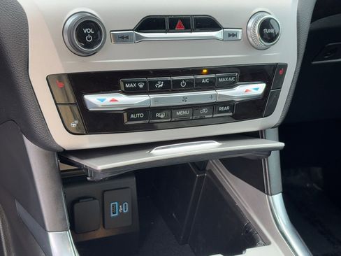 Used 2024 Ford Explorer XLT w/ Equipment Group 202A image 26