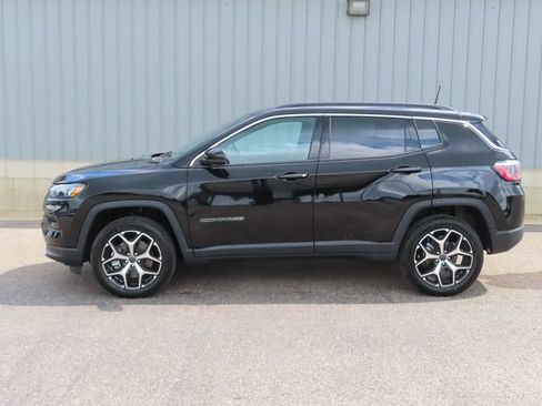Used 2026 Jeep Compass Limited w/ Sun, Sound & Navigation Group AWD/4WD image 9