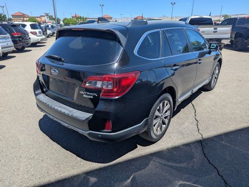 Used 2017 Subaru Outback 2.5i Touring AWD/4WD image 5