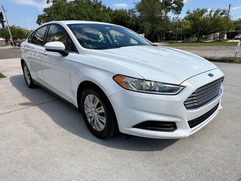 Used 2013 Ford Fusion S FWD image 4